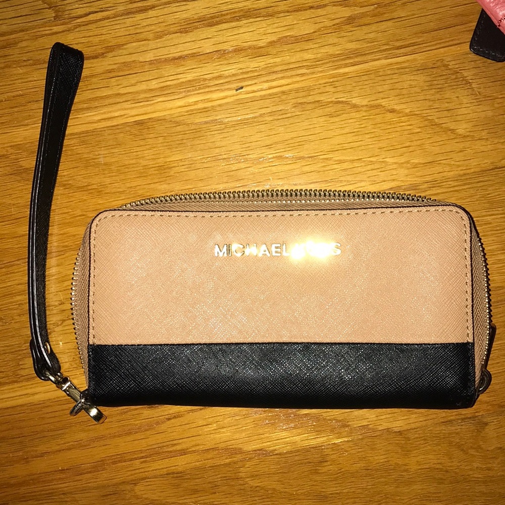 Michael Kors wallet/wristlet